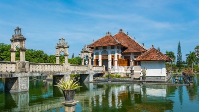 East Bali Escape: Gates of Heaven, Royal Pools & Hidden Falls